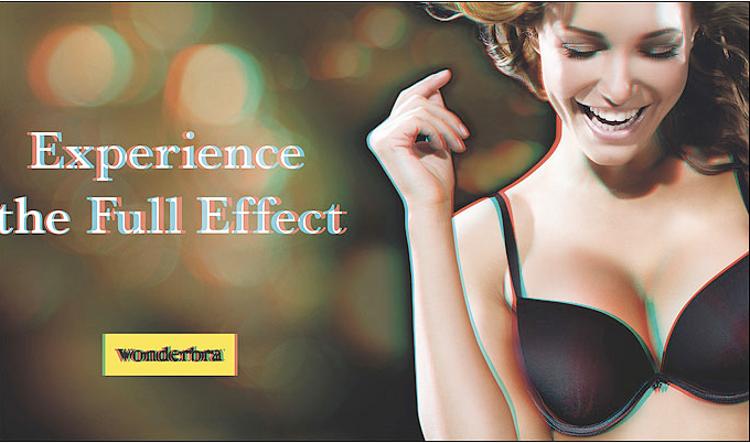 Wonderbra Girls by the Full Effect 3D Billboard, Models Ell…